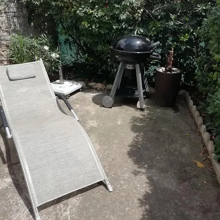 Studio En Rez De Jardin *